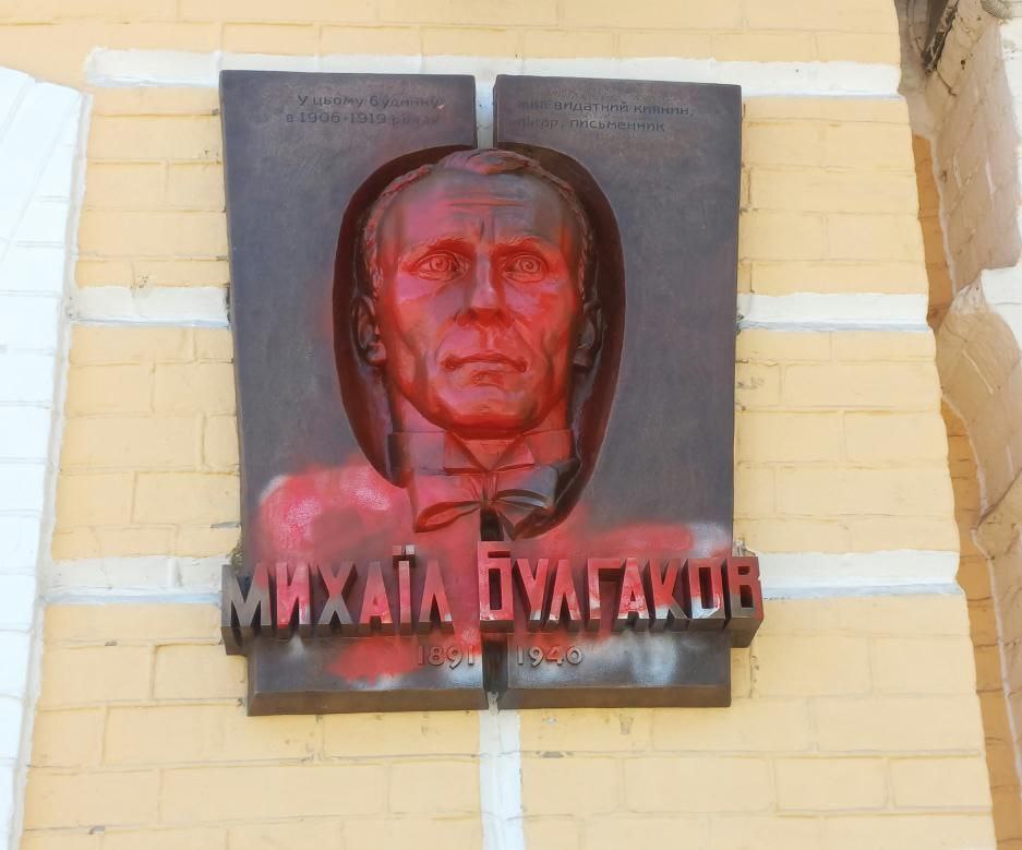 Роботи багато. Які радянські пам'ятники все ще залишаються  в Києві (відео)